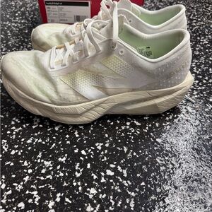 New Balance Fuel Cell Rebel running shoes V4 size 10.5 White